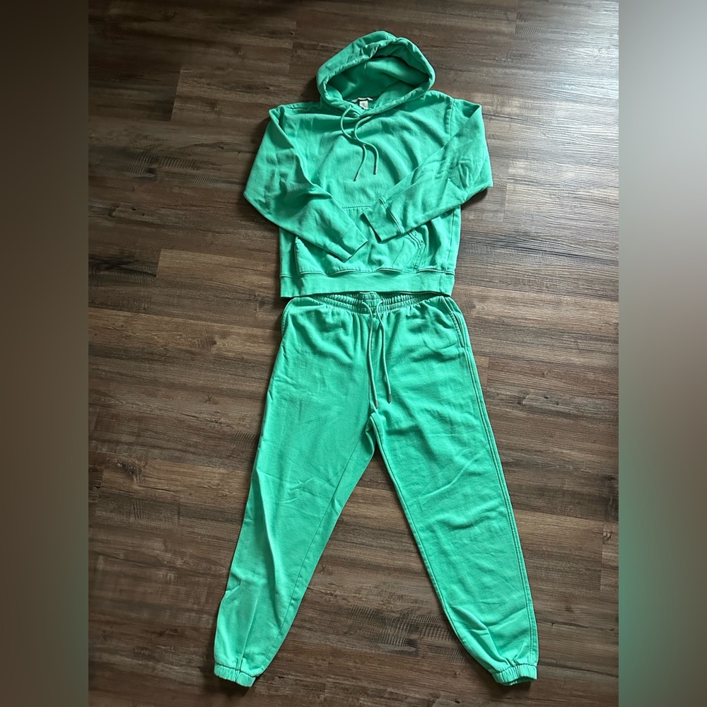 Women’s 2-piece Sweatsuit